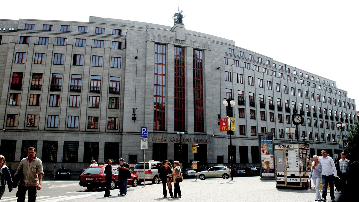 Proč české úspory nefinancují české firmy