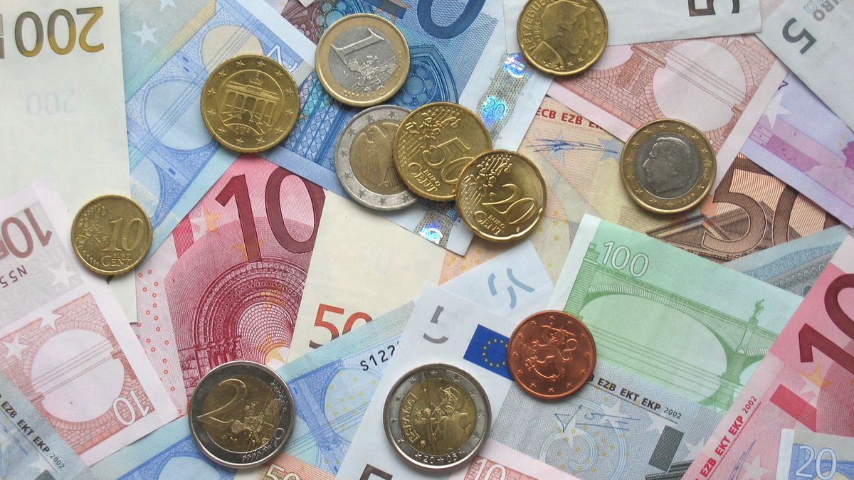 Suverenita zní hezky. O české koruně ale rozhoduje sedm lidí, které vybral jeden muž