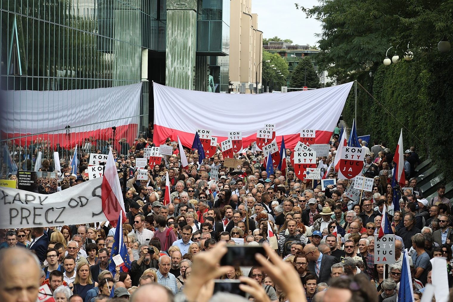 Polská „reforma“ justice konečně přiměla Evropskou komisi obrátit se na soud