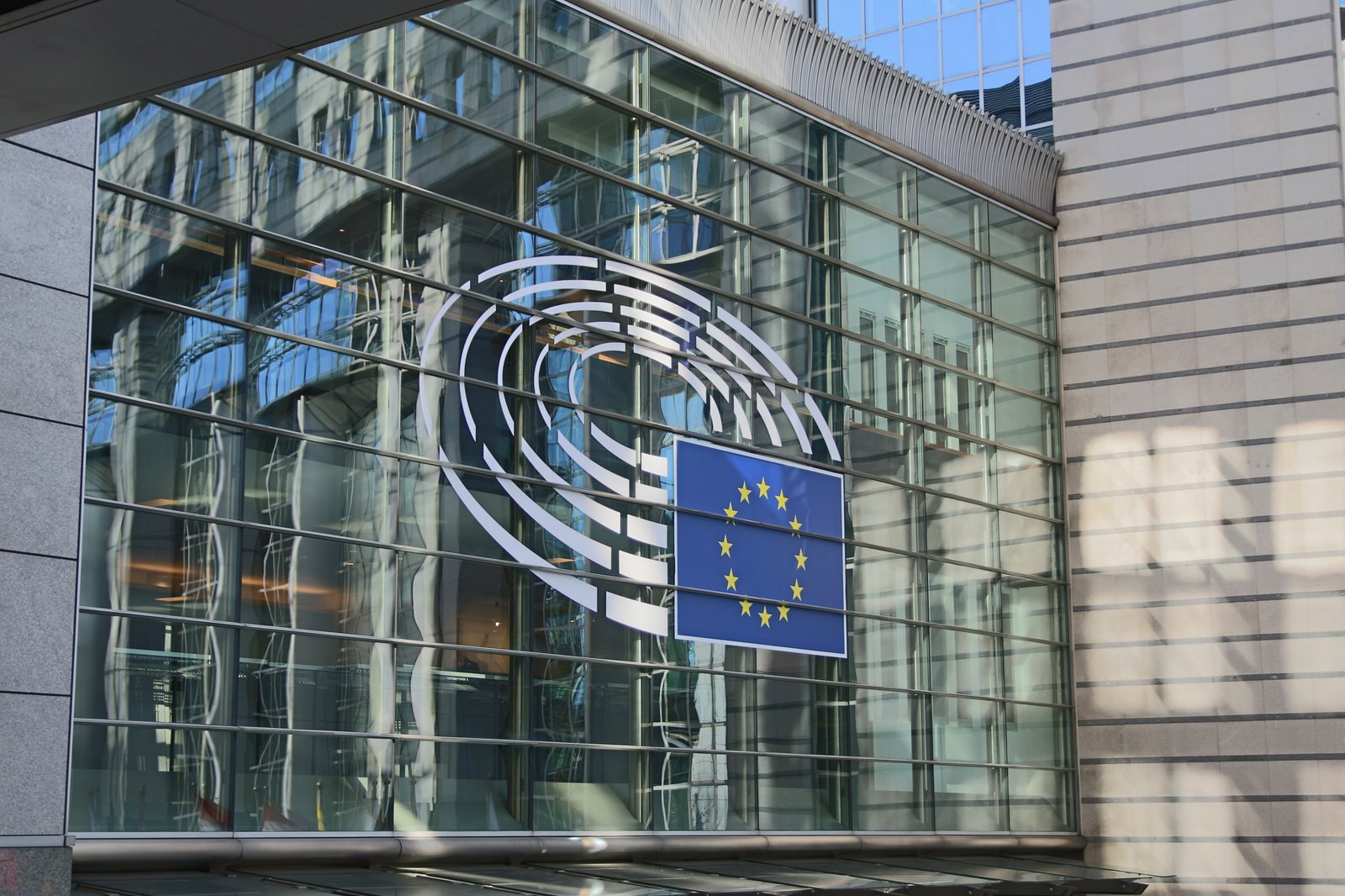 Horká aktualita – EU se snaží bránit autoritářům, aby porušovali lidská práva za evropské peníze. A Okamura vám prostě jen lže